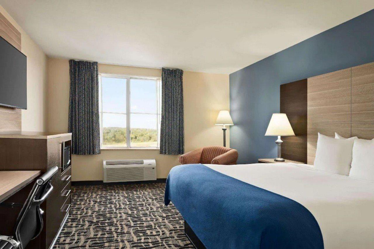 Baymont By Wyndham Ft. Leonard/Saint Robert Hotel Екстериор снимка