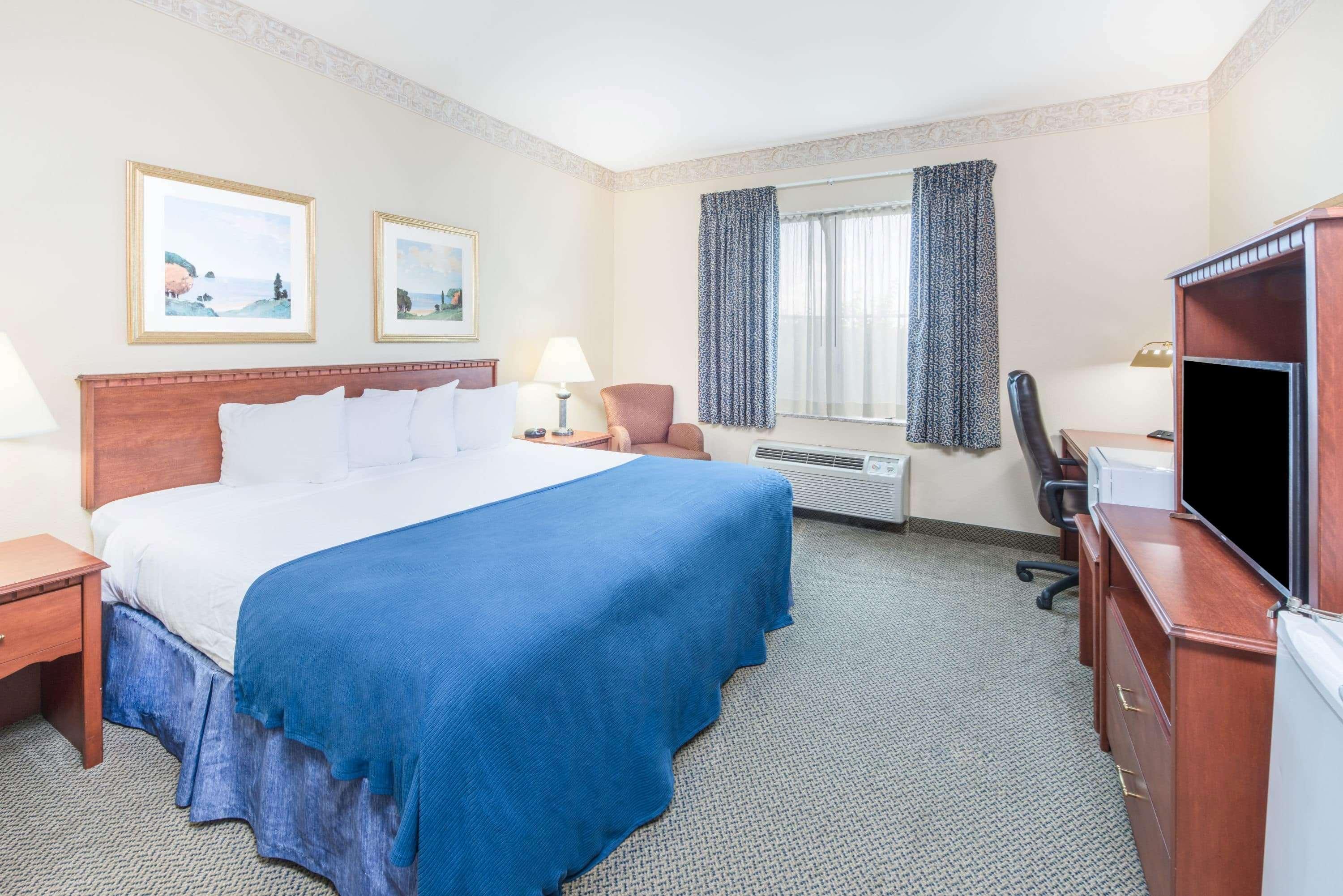Baymont By Wyndham Ft. Leonard/Saint Robert Hotel Екстериор снимка