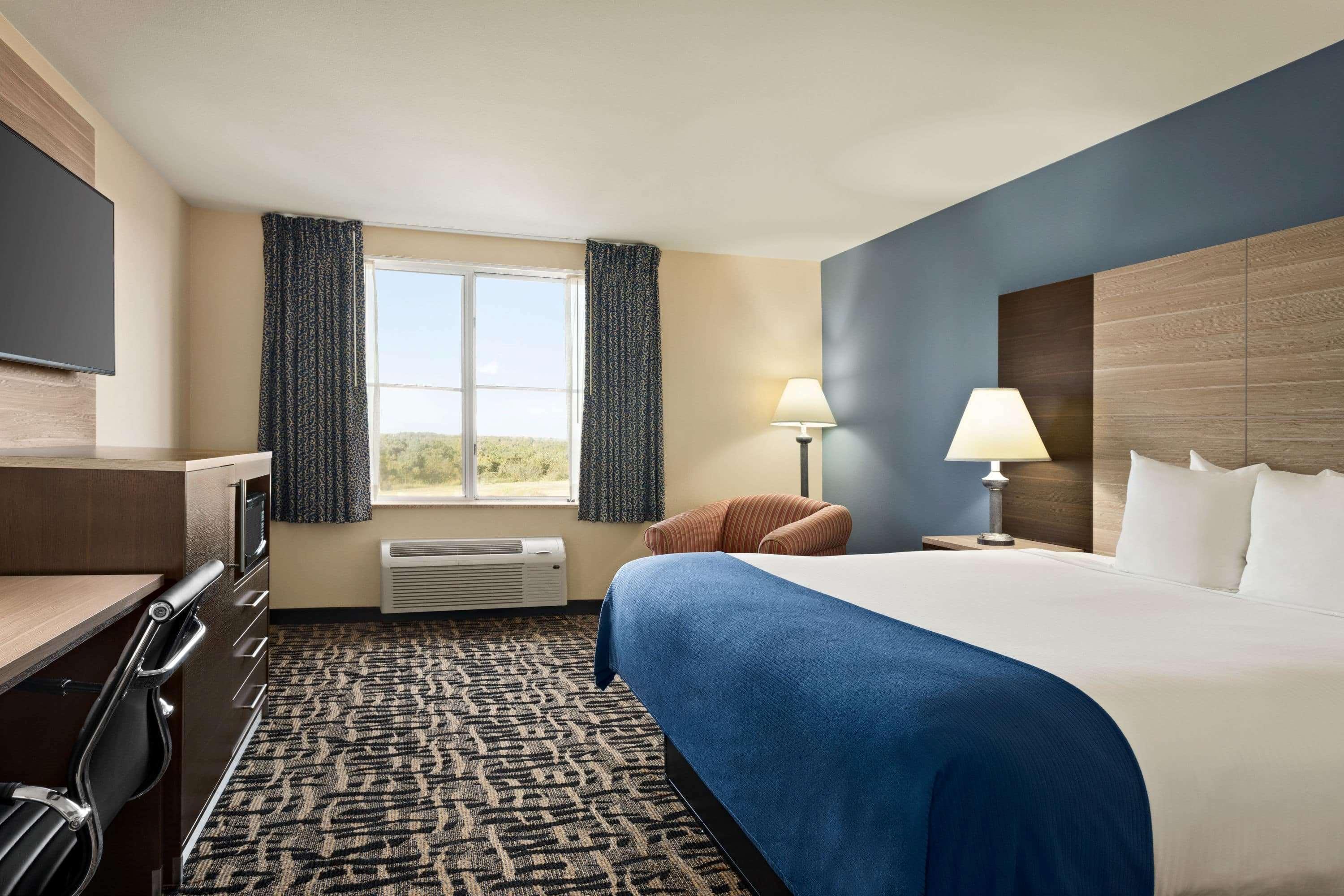 Baymont By Wyndham Ft. Leonard/Saint Robert Hotel Екстериор снимка