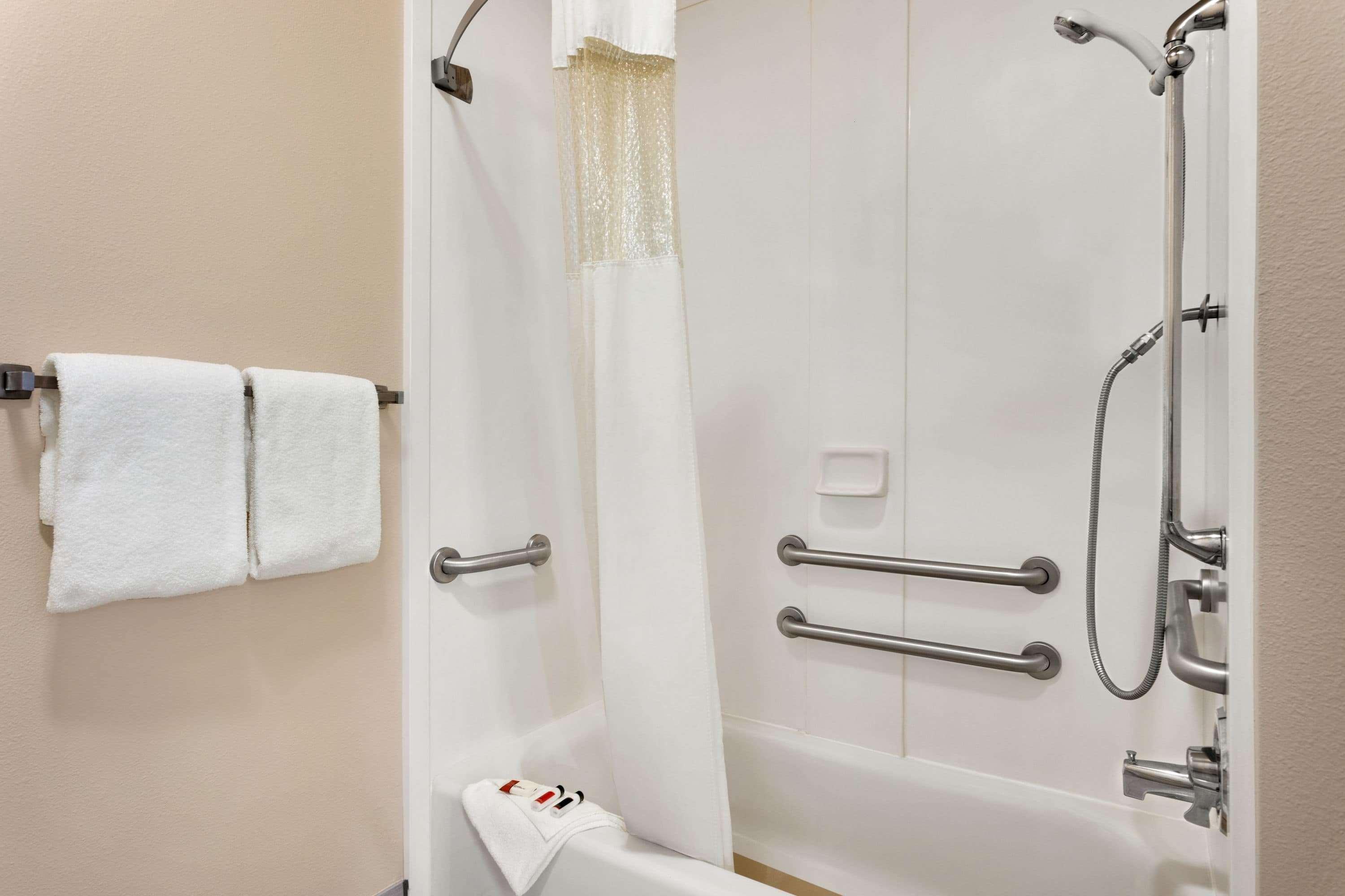 Baymont By Wyndham Ft. Leonard/Saint Robert Hotel Екстериор снимка