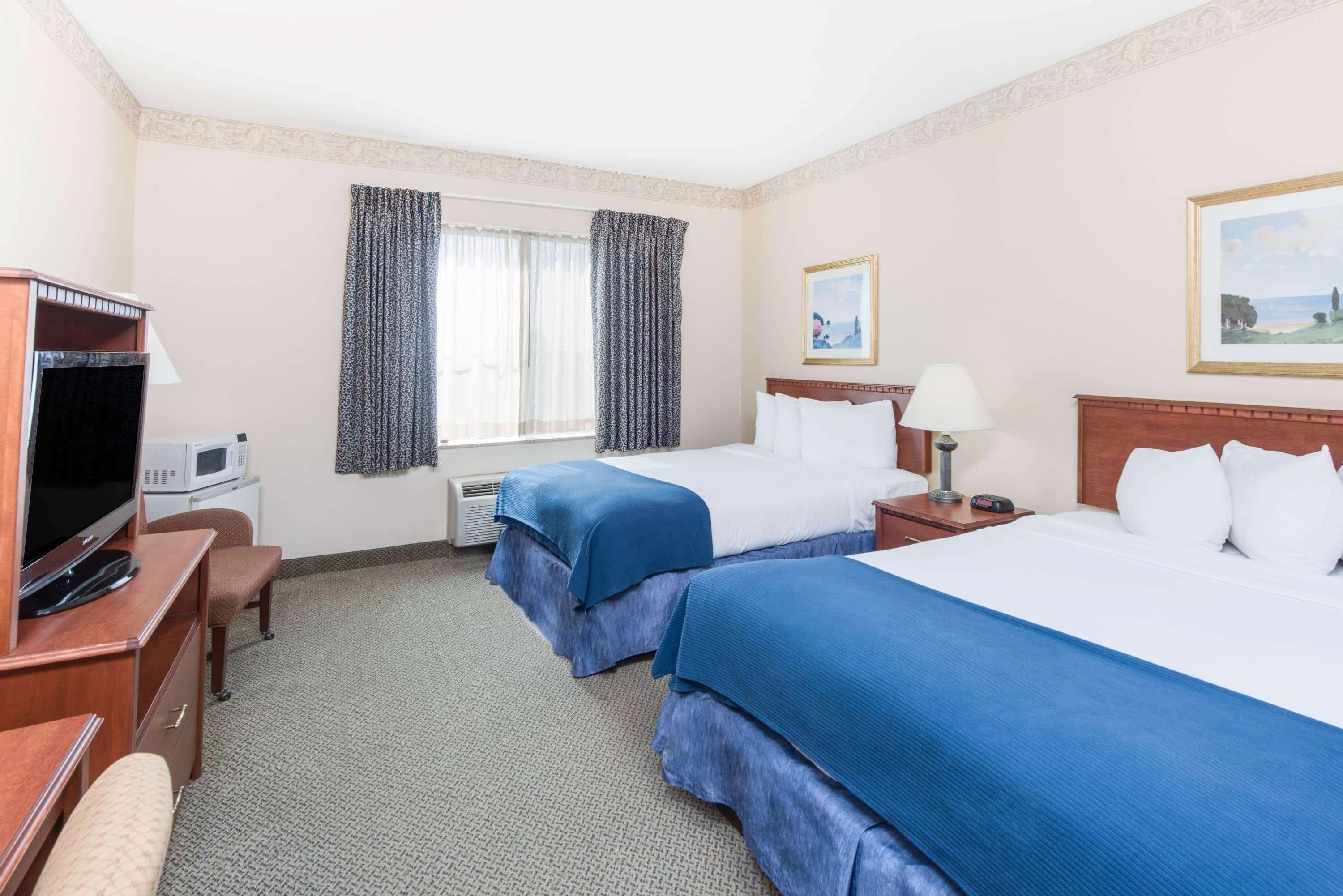 Baymont By Wyndham Ft. Leonard/Saint Robert Hotel Екстериор снимка