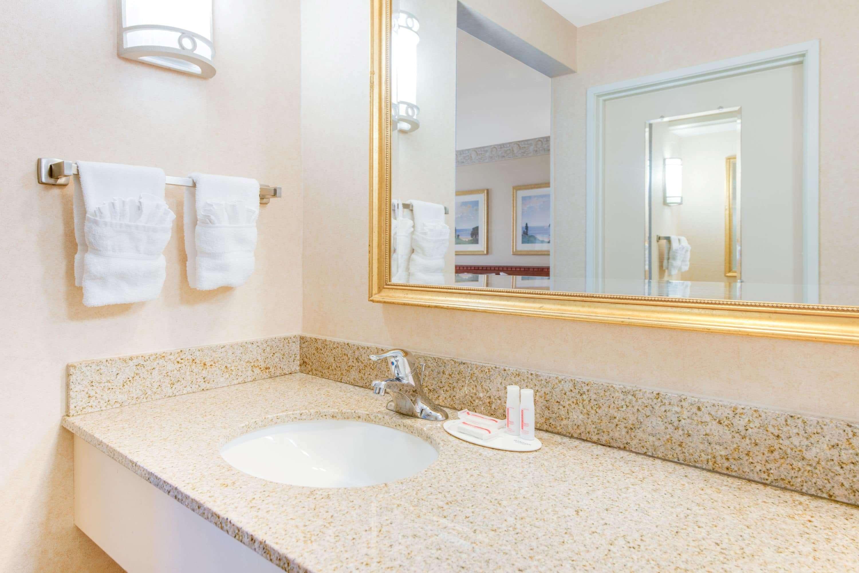 Baymont By Wyndham Ft. Leonard/Saint Robert Hotel Екстериор снимка