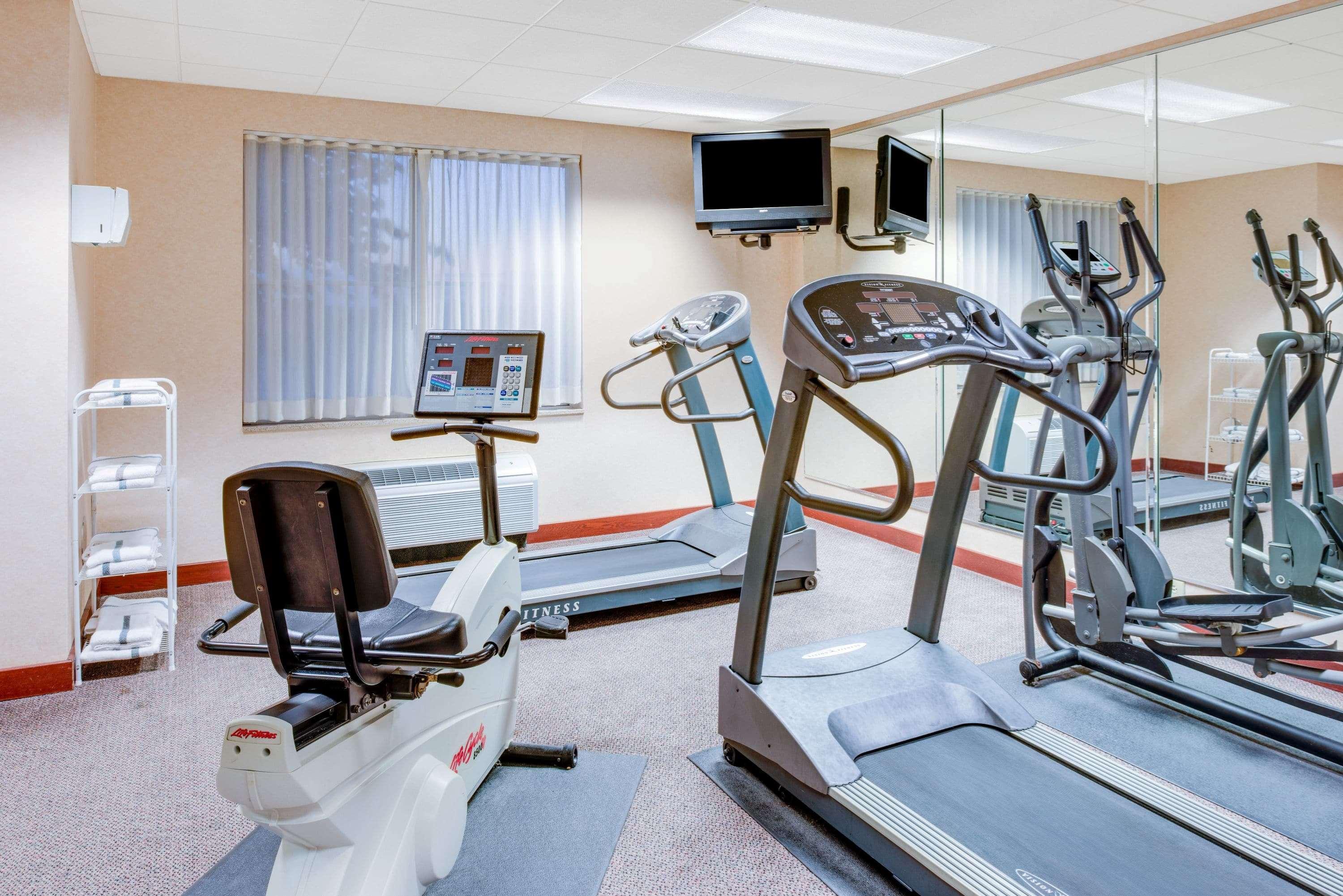 Baymont By Wyndham Ft. Leonard/Saint Robert Hotel Екстериор снимка