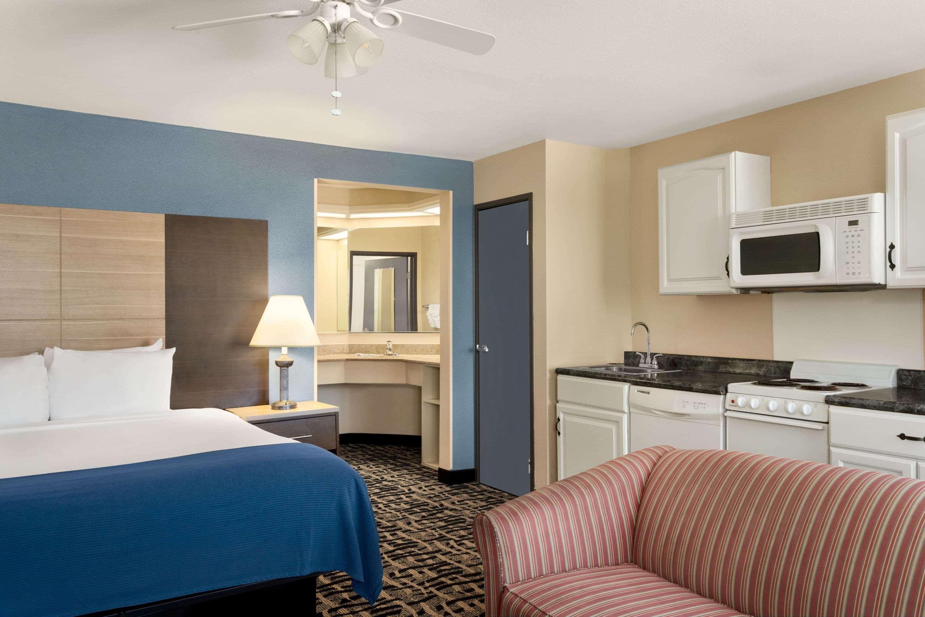 Baymont By Wyndham Ft. Leonard/Saint Robert Hotel Екстериор снимка