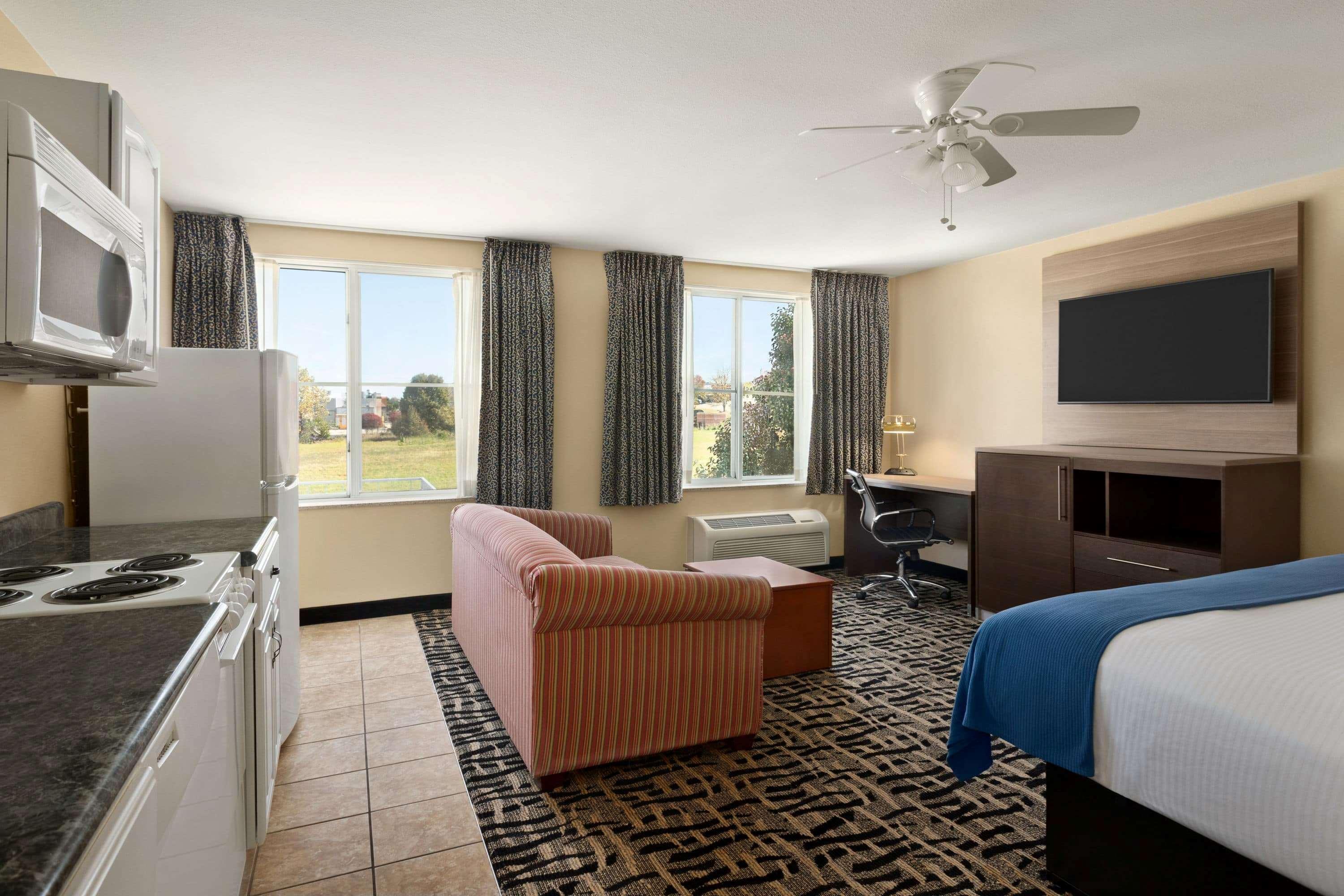 Baymont By Wyndham Ft. Leonard/Saint Robert Hotel Екстериор снимка